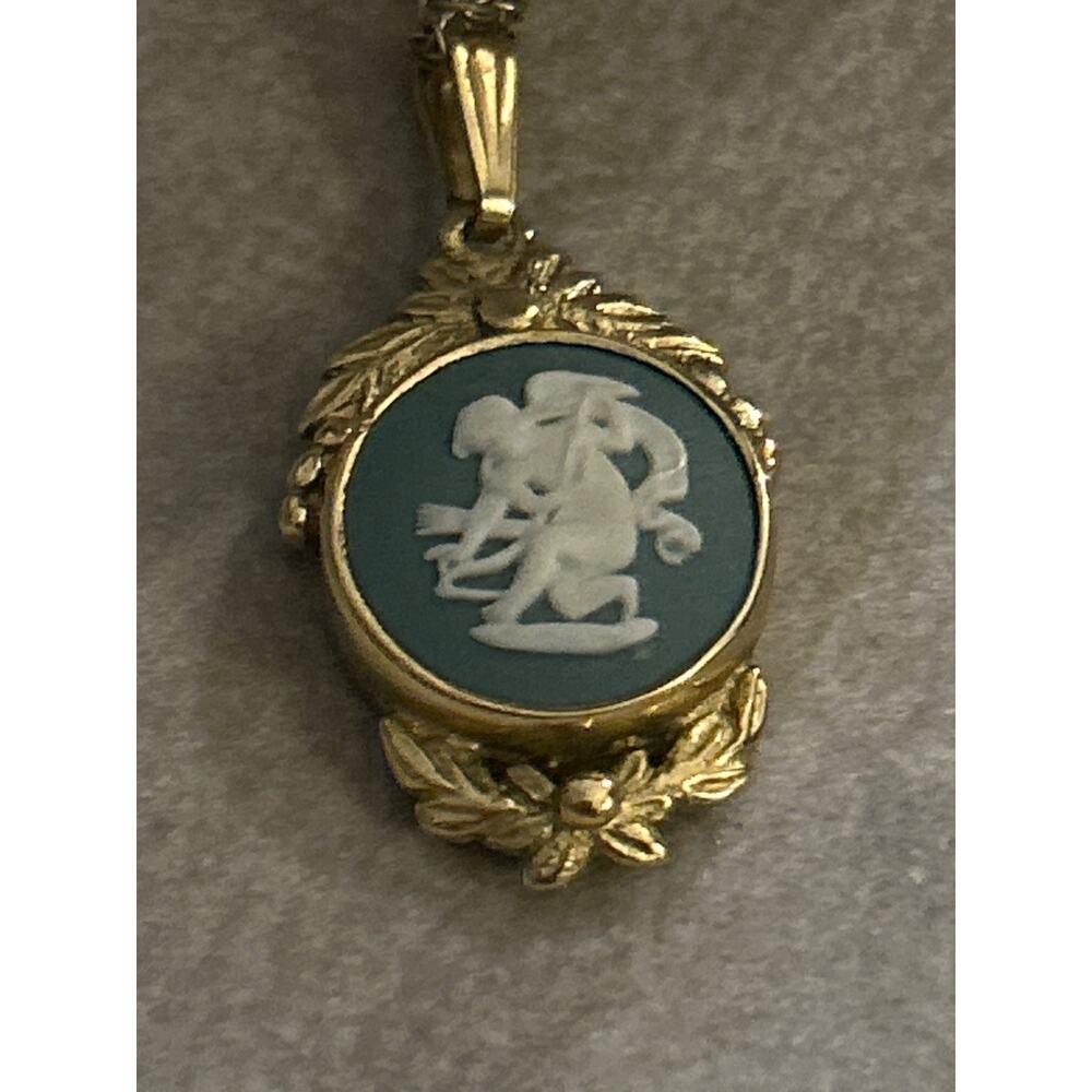 Wedgewood Sage Green Jasperware Pendant - Picture 5 of 5